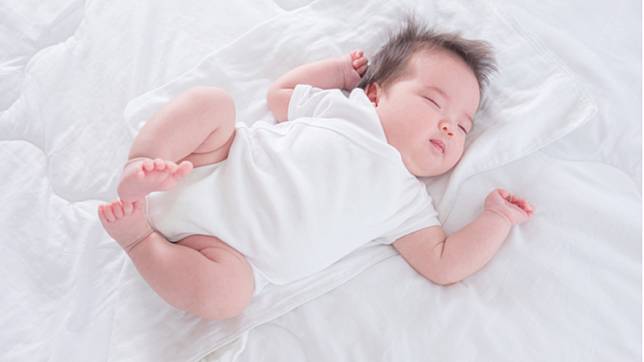 孩子睡覺腳突然抽動，是正常的嗎？