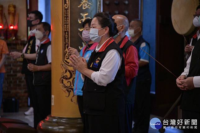 徐榛蔚率縣府團隊參拜吉安鄉宮廟　祈求上蒼護祐花蓮安康無災