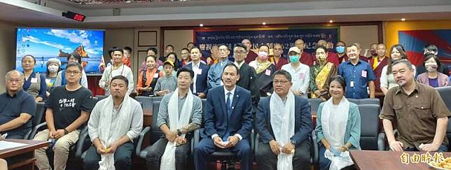 在台藏人福利協會在達賴喇嘛西藏宗教基金會及台灣國會西藏連線的協助下，今(2)日於立法院舉行「西藏民主日62週年」紀念活動。(記者楊丞彧攝)