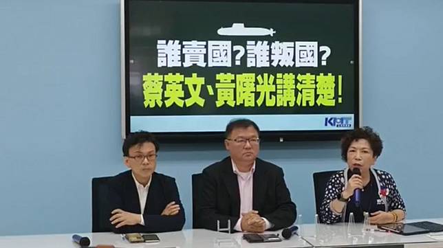 立法院國民黨團強力回擊民進黨團，請不要模糊焦點，蔡英文總統欽定的潛艦國造召集人黃曙光，放把火說有軍火商賣台，將資料交給中共大使館，之後就神隱迄今。（記者王超群攝）