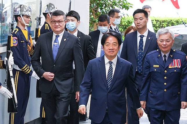 台灣民意基金會發布最新民調，其中針對總統賴清德（中）的「7項總統特質」進行調查，分析台灣民眾如何看待他。（資料照，顏麟宇攝）