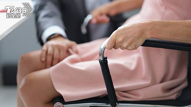 台中女子才到職就淪為老闆玩物、崩潰提出離職。（示意圖／Shutterstock達志影像）