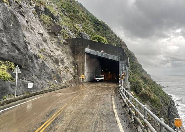 蘇花路廊台9丁線觀音路段，7日傍晚土石流阻斷，武塔至漢本路段緊急性封閉