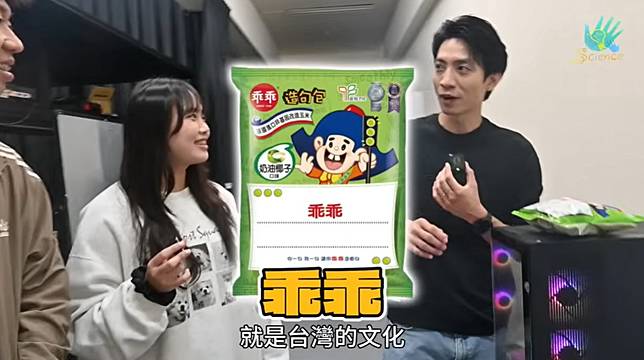 吳品頡實驗室的器材都擺著綠色乖乖，希望能保佑機器正常運作。翻攝成大科教中心