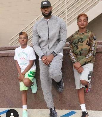 NBA詹姆士有2子繼承籃球志業，大學選校名校搶著要。圖片取自IG@bronny.king.james