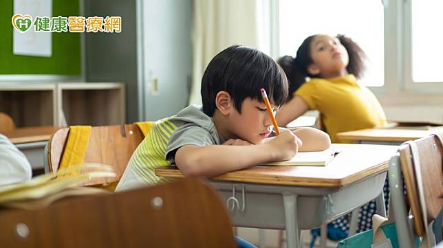 「開學症候群」不是正式的診斷，常發生在長假結束、開學前後，孩子們對學校生活適應不良的狀況。