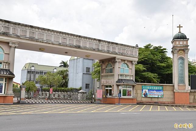 雲林縣永年高中遭檢舉未依教師專長安排授課，校長張榮聰表示這是惡意曲解。但教育部國教署將派員到校訪視，若未改善將停止私校獎補助及招生。(記者黃淑莉攝)