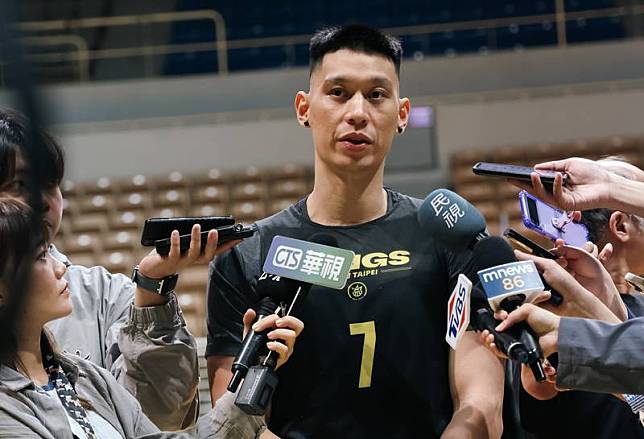  台灣職籃聯盟P.LEAGUE+ 新北國王隊前進季後賽，國 王陣中擁有NBA、CBA季後賽經驗的林書豪（中）22 日表示，由於PLG僅6隊，季後賽有點像例行賽，期待 未來能有更多球隊。 （新北國王提供） 中央社記者黃巧雯傳真 113年5月22日