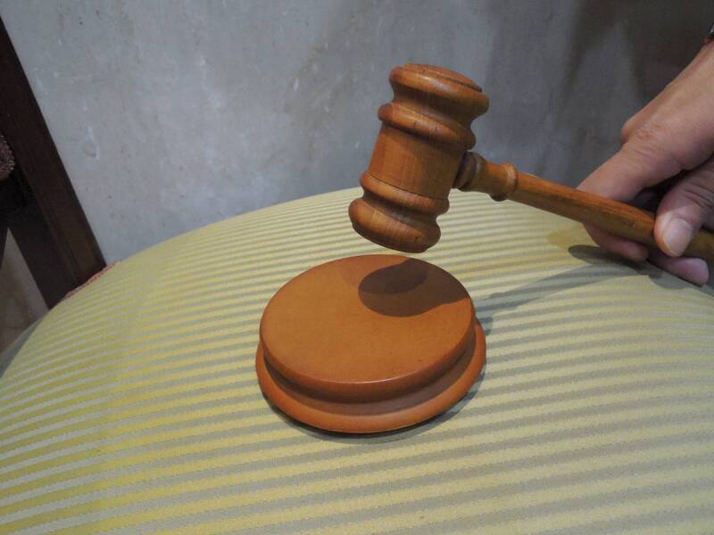 摩鐵2女1男大亂鬥 老公趕到派出所才知自己「頭上一片綠」 | 自由電子報 | LINE TODAY