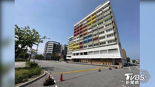 花蓮翰品酒店地震後受損嚴重。（圖／TVBS）