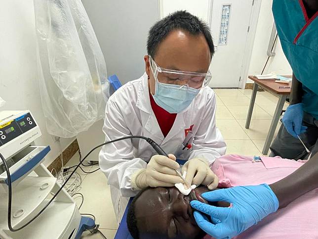 Chinese dermatologist Zheng Jianfeng operates on a South Sudanese patient at the Juba Teaching Hospital in Juba, South Sudan, on Nov. 8, 2024. (Photo by Denis Elamu/Xinhua)