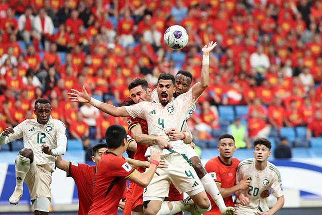 Hassan Kadish scores for Saudi Arabia during their 2-1 with over China in their 2026 FIFA World Cup qualifier in Dalian, northeast China's Liaoning Province, Sept. 10, 2024. (Xinhua/Cao Can)