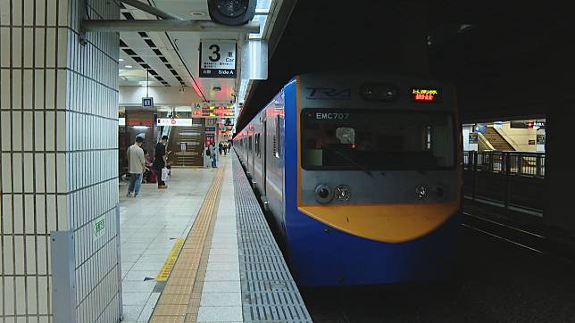 台鐵松山站發生列車撞擊事故。（示意圖）