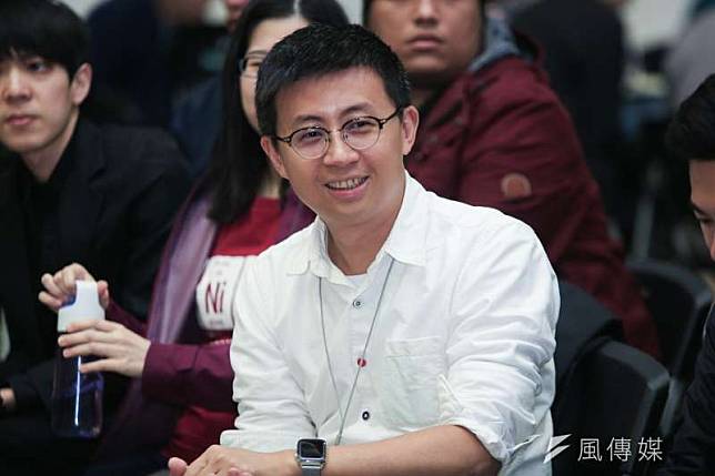 由網紅出身、台北市新科議員的呱吉─邱威傑，針對選民服務推出「選服魔鏡號」，表示讓市民有多一個管道、以網路提出選服的申請。（資料照，簡必丞攝）