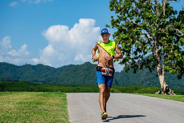 John Ellis on the Ultra Trail Chiang Rai. With a self-confessed lack of talent, Ellis is always forced to ‘dig deep’ to win. Photo: StudioZag/Asia Trail Master