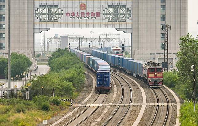 A drone photo taken on July 17, 2024 shows two China-Europe freight trains running through the Manzhouli railway port in Manzhouli, north China's Inner Mongolia Autonomous Region. (Xinhua/Li He)