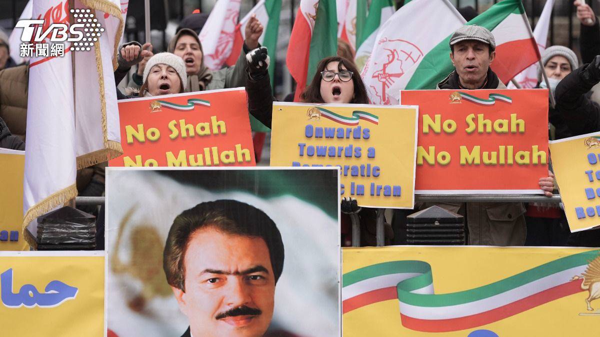 爬駐英大使館手撕國旗！ 伊朗反政府延燒海外| TVBS | LINE TODAY