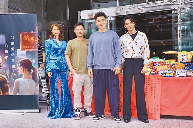 劉奕兒（左起）、范逸臣、郭泓志、姚淳耀昨出席新片《那個我最愛的笨男人》開鏡儀式。（羅永銘攝）