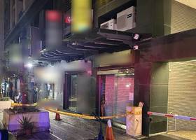 台中魏姓男子愛慕女院長求愛不成，昨晚竟到中醫診所潑灑汽油，台中地檢署今晚複訊後向台中地院聲請羈押禁見。(記者陳建志翻攝)