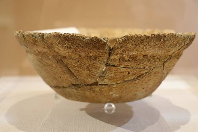 南島食代特展展出具有五千年歷史的史前大碗公。   圖：十三行博物館提供