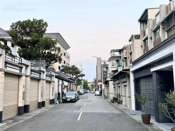 前、中、後分別是「車庫、客廳、廚房」的透天格局，客廳大多會是暗廳，被視為是透天缺陷。示意圖／好房網News記者呂詠柔攝