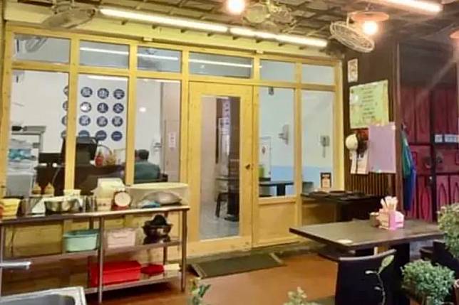 又有知名小吃店要歇業，位在新店的「台南二空新村涼麵」公告9月30日結束營業，原因是人力不足。（圖／取自二空新村涼麵臉書）