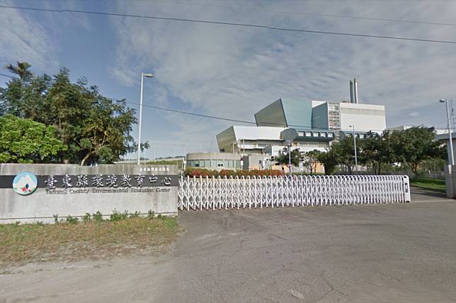 台東垃圾焚化廠自2011年完工迄今，沒有燒過一天垃圾。台東縣政府最近申請將焚化廠轉型「環境教育館」的計畫，遭到行政院工程會打槍。（取自Google map街景）