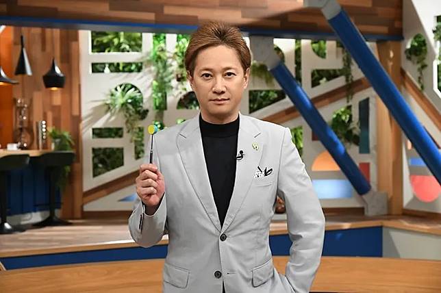 中居正廣2024年12月捲入桃色醜聞後，23日宣布退出演藝圈。（圖／翻攝自X）