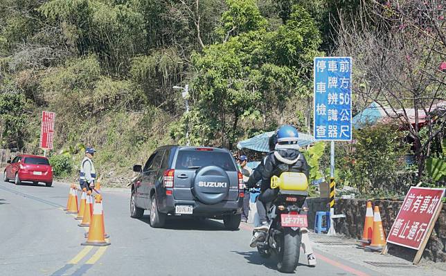 南橫梅山口至天池路段春節週二、週四取消管制。（記者許正雄攝）