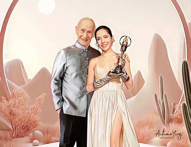 ▲馬來西亞畫家Autumn Ying把拿著金鐘獎盃的許瑋甯跟她的逝世外公畫在一起。（圖／Autumn Ying IG）