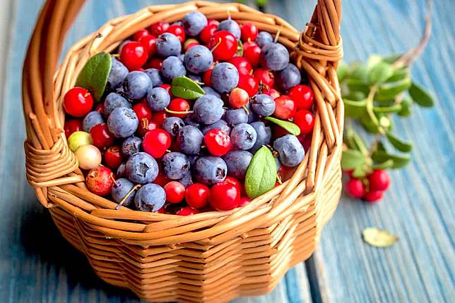 尿道炎麥擱來！喝水吃莓果6方法預防