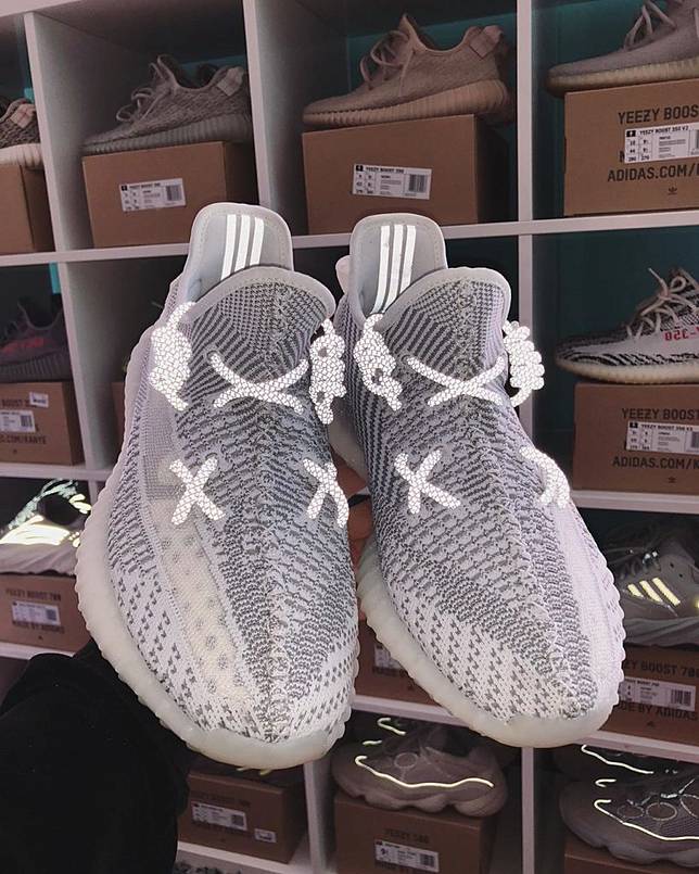 Kaws x yeezy boost 350 online