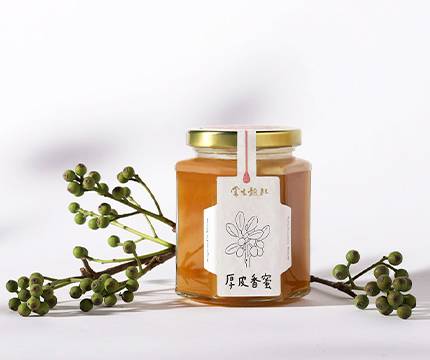 ▲厚皮香蜜的產量稀少，在台灣被譽作「蜜中之王」， 一入口清香撲鼻，在口中散出木質尾韻餘留喉間。（圖/奧丁丁市集）