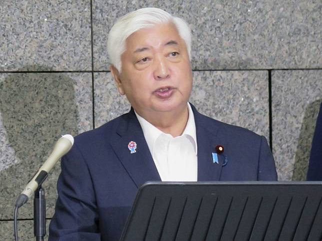 日本防衛大臣中谷元表示，已經指示停在吉布地的兩架C-2軍用運輸機待命，隨時準備協助撤離還滯留在以色列與伊朗的日本僑民。