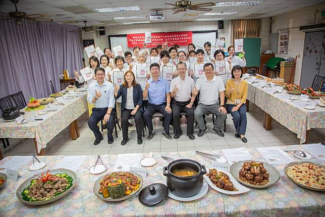 「坐月子與藥膳烹飪技能班」，助力學員轉職與創業。