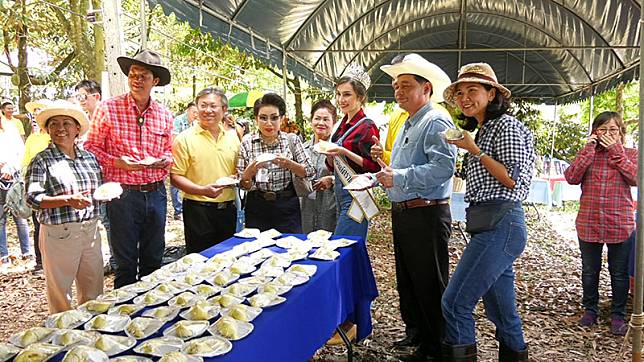 จังหวัดตราดเปิดงาน SMART FARMER FAIR 2019 พร้อมอิ่มอร่อยกับบุฟเฟต์ผลไม้สดสดในสวนเกษตรกร