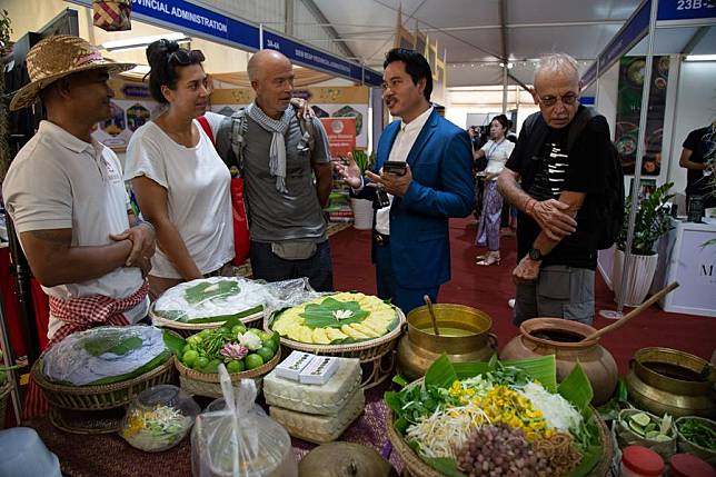 People visit the Cambodia-China Gastronomy Week in Siem Reap province, Cambodia on Oct. 26, 2024. (Photo by Sao Khuth/Xinhua)