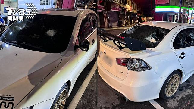 白色小轎車遭疑逼車，擋風玻璃、車窗全被砸破。（圖／TVBS）
