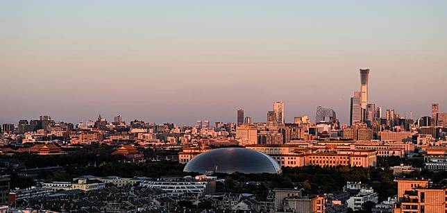 This photo shows the skyline at sunset in Beijing, capital of China, Oct. 19, 2024. (Xinhua/Wang Jianhua)