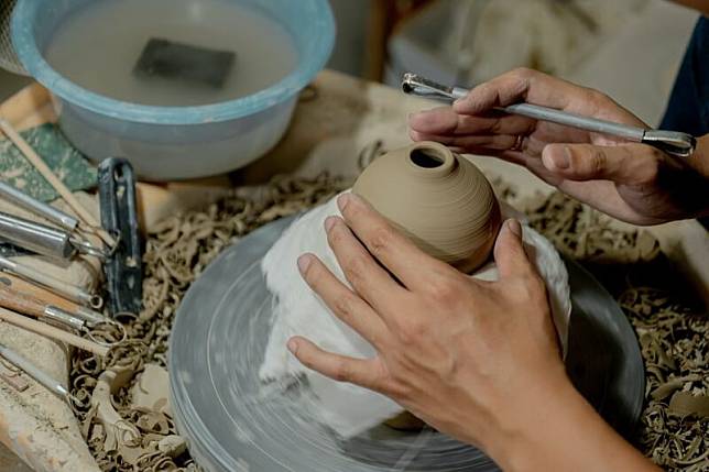 結合古法智慧與創新思維，台灣各地的匠人們將在地素材化為實用並蘊藏深厚內涵的生活器物。（圖片提供／JAEE Ceramics）