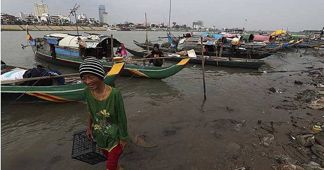 柬埔寨「洞里薩湖」居民無魚可捕　疑與陸11座水壩有關