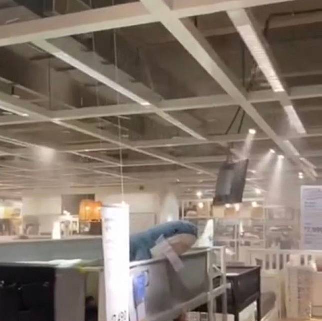 IKEA新莊店管線受損狂噴水