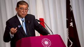 2025年7月21日，參議院選舉隔天，日本首相石破茂召開記者會，表明自己會繼續留任。美聯社