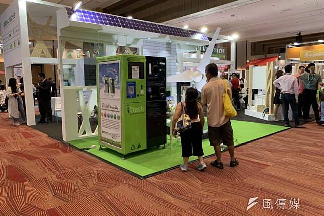 經濟部貿易局、外貿協會今（6）日在馬來西亞檳城舉辦台灣形象展，現場也設有綠能展區。（尹俞歡攝）