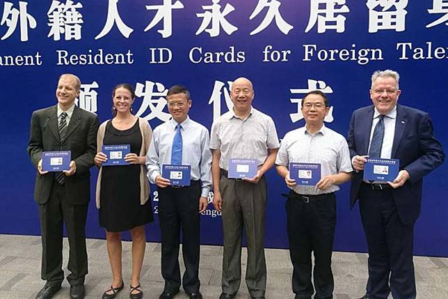 A gathering of overseas talents granted permanent residency permits in the city of Chengdu, Sichuan province. Photo: Newssc.org