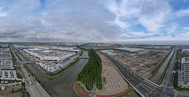 An aerial panoramic drone photo taken on May 23, 2024 shows the construction site &reg; of U.S. carmaker Tesla's Megapack factory in east China's Shanghai. (Xinhua/Fang Zhe)