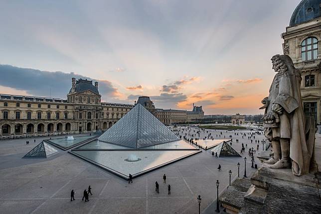 法國巴黎知名景點羅浮宮，3月1日臨時閉館，未來是否開放將由員工決定。   圖：翻攝自羅浮宮臉書