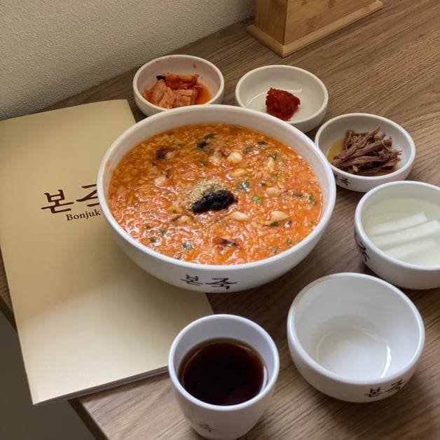 本粥」登台韓網10款推薦必吃！這道一定要加起司，22款完整菜單售