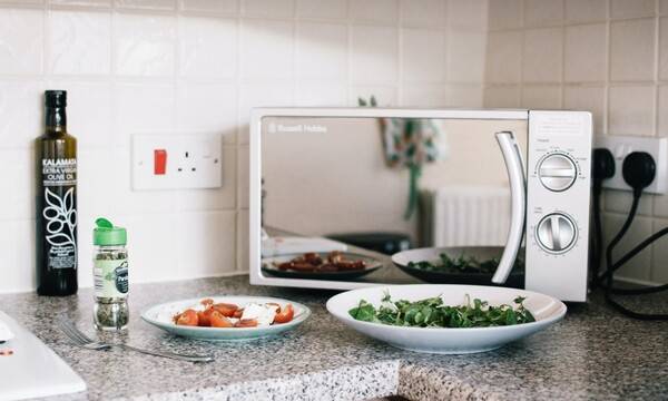 微波爐竟能這樣用！8招聰明做菜，還能幫廚房用品殺菌