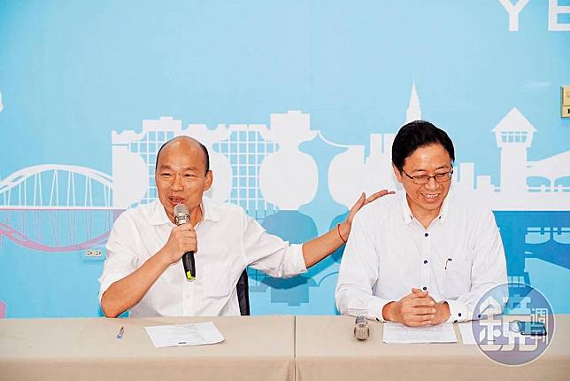選戰剩不到2個月，韓國瑜（左）11日公布副手搭擋張善政（右），盼替選情加分。
